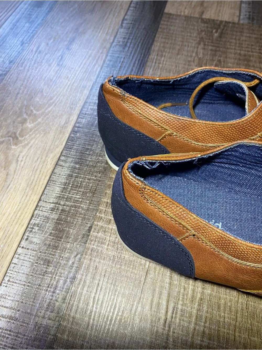 Men's Lace-Up Derby Shoes in Chestnut Brown with Navy Heel